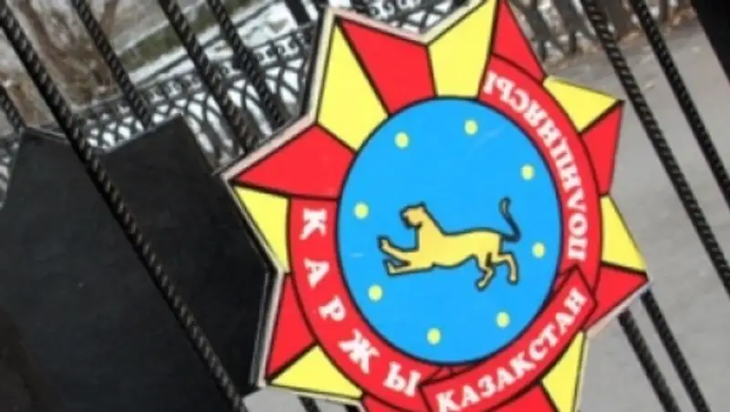 Обвинивший Серика Ахметова финполовец сам попался на взятке