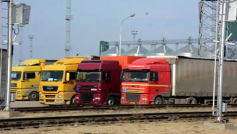 Б.Сагинтаев презентовал в морпорту Актау новую систему прохождения грузов