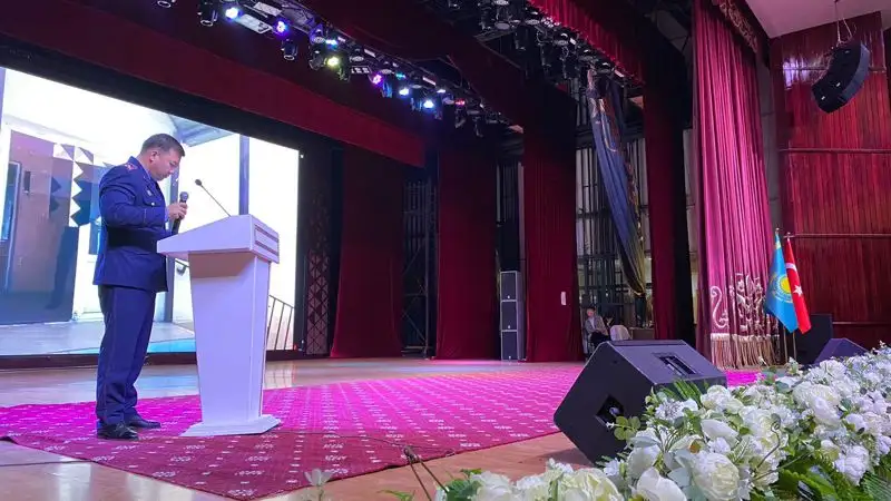 В Туркестане полицейские обсудили со студентами профилактику правонарушений