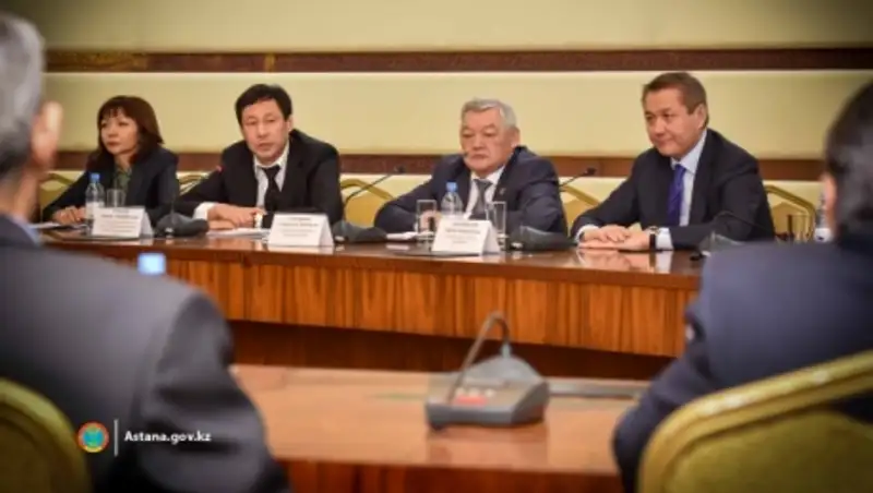 Ветеранов ВОВ Астаны поздравили с наступающим Новым годом