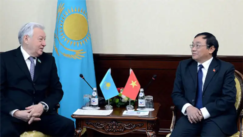 К.Джакупов принял посла Вьетнама в РК