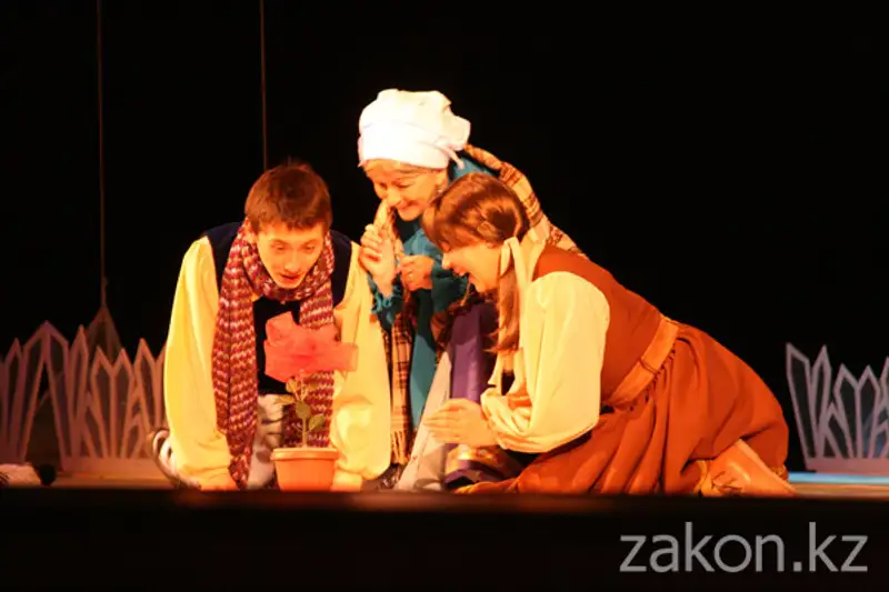 В ТЮЗе им. Н. Сац состоялась премьера детского спектакля «Снежная королева» (фото) В ТЮЗе им. Н. Сац состоялась премьера детского спектакля «Снежная королева» (фото), фото - Новости Zakon.kz от 21.11.2012 19:54