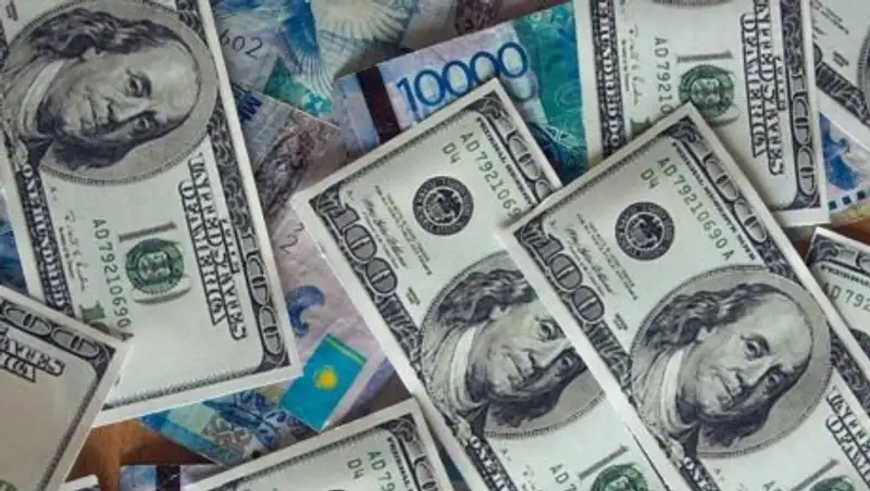 Доллар подешевел на 2 тенге на утренних торгах