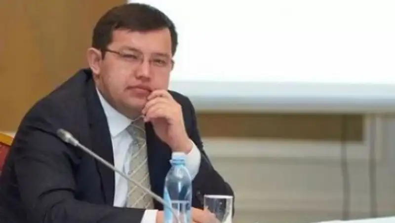 Худайбергенов: Скорее всего, Нацбанк вернется к фиксированному валюткурсу при наличии коридора постепенного ослабления