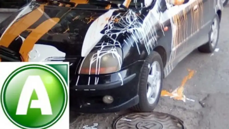 В Костанае женщина облила краской автомобиль