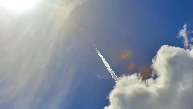 Ракета со 105 коммерческими спутниками стартовала во Флориде