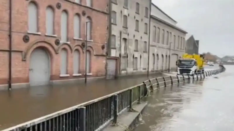 Шторм "Киаран" обрушился на северо-западные регионы Франции