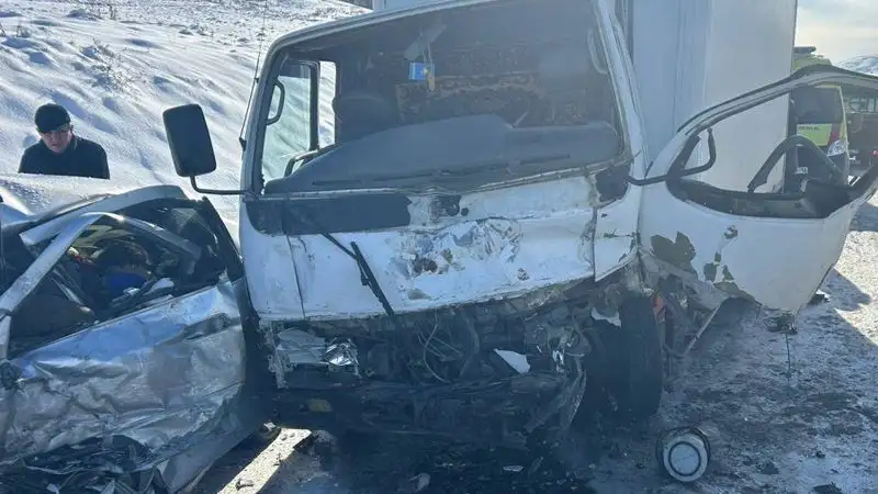 Три человека погибли в аварии близ Усть-Каменогорска