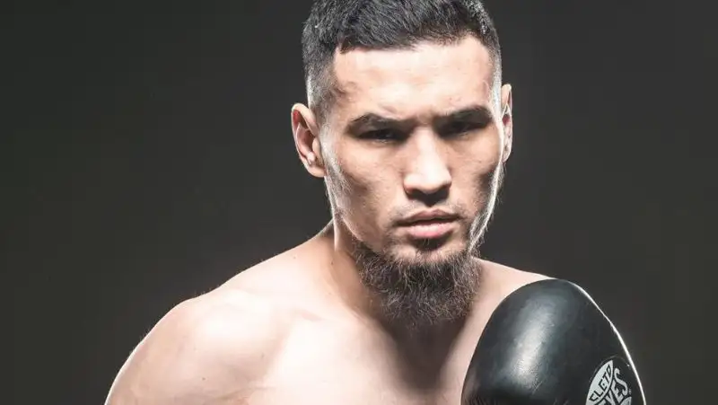 Даурен Елеусинов нокаутировал соперника на вечере бокса в Нур-Султане