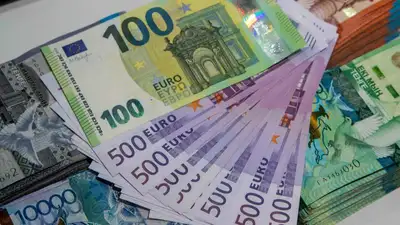 курсы валют, фото - Новости Zakon.kz от 28.11.2022 11:15