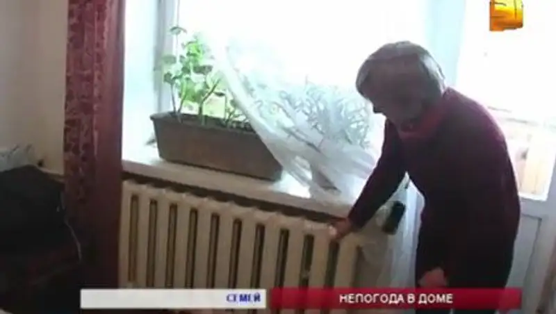 Жители многоэтажки в центре Семея замерзают в своих квартирах 
