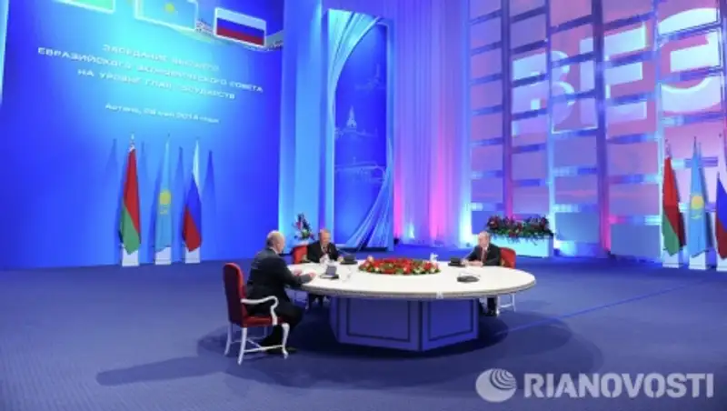 Путин: вопрос интеграции в валютной сфере в ЕАЭС надо решить до осени