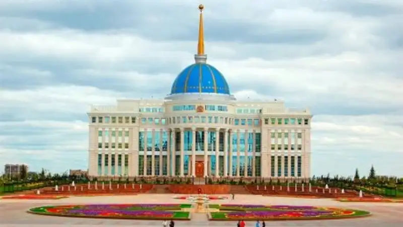 Назарбаев встретился с акимами нескольких областей