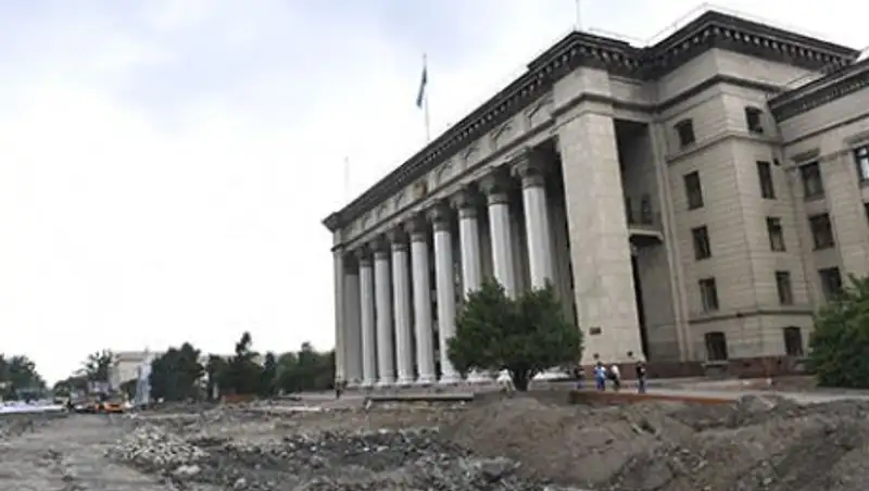 Как в Алматы реконструируют ул.Панфилова и другие и как это делали раньше