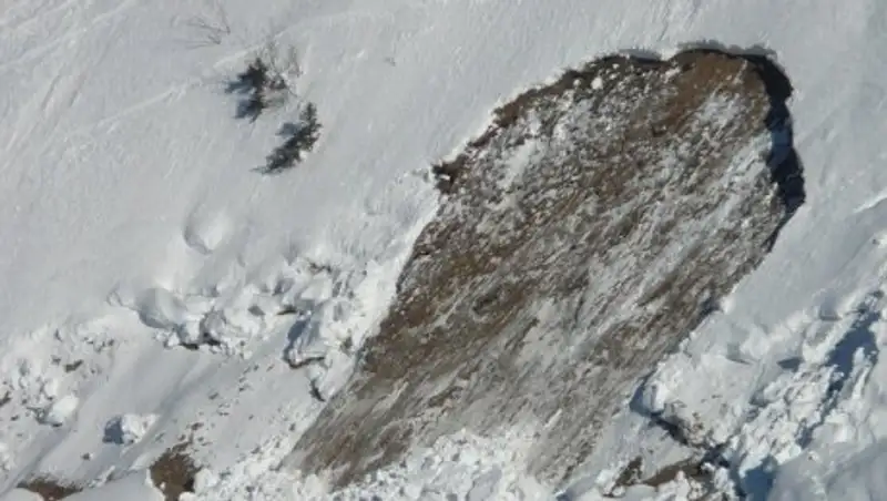 Опасность схода лавин сохраняется в предгорьях Алматы 