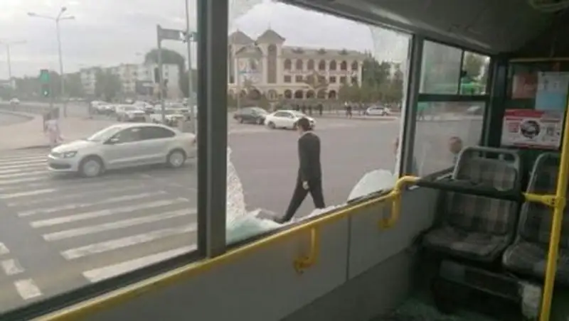 Беременная пострадала при столкновении автобусов в Астане