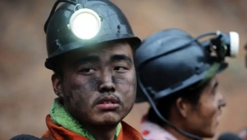 СМИ: в результате взрыва на шахте в Китае под землей заблокированы 10 человек