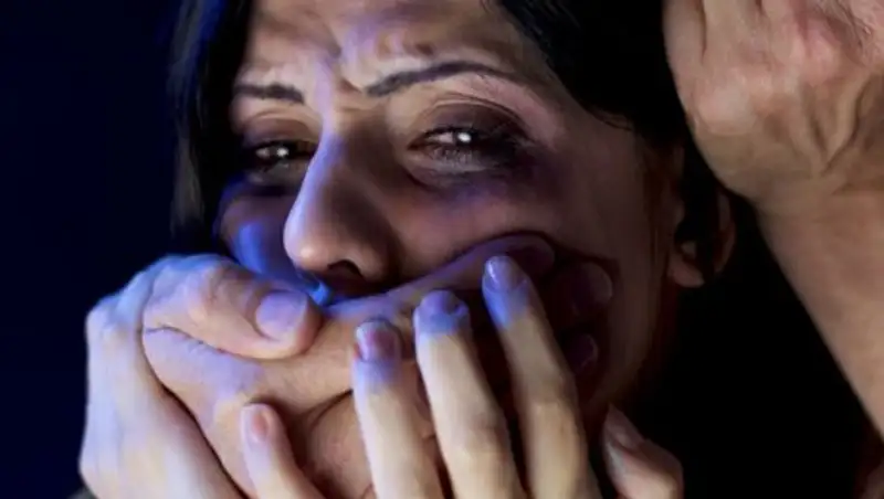 В Актау двух мужчин подозревают в групповом изнасиловании