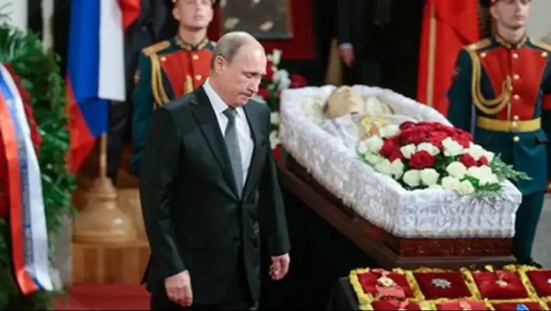 Путин и Медведев простились с Примаковым