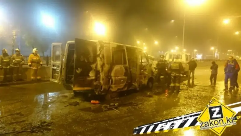 В Алматы за короткий промежуток времени произошло два пожара: горели гаражи и машина