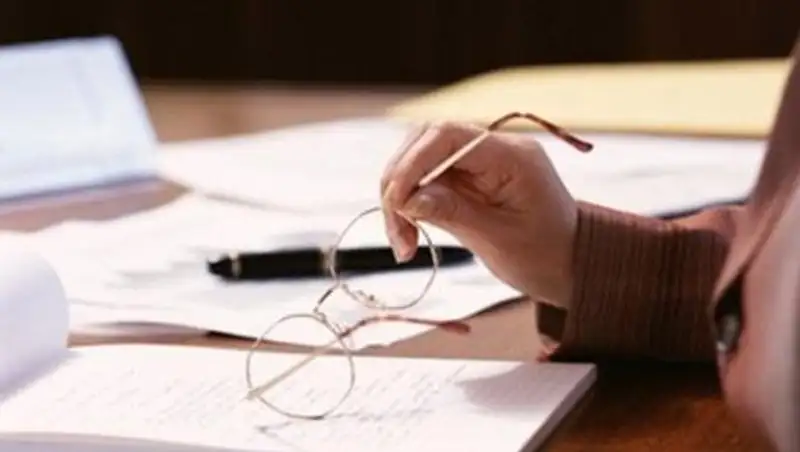 Депутаты считают, что учителя и врачи не учат и не лечат, а ублажают проверяющих