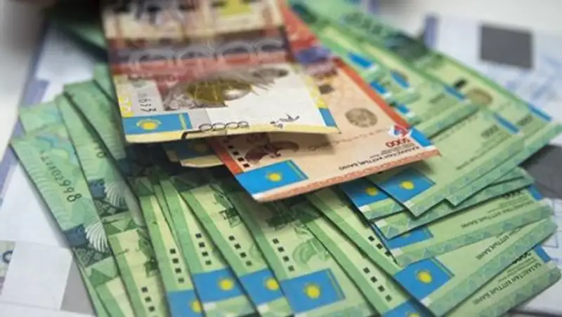 В Семее торговый представитель потратил миллионы компании на букмекеров