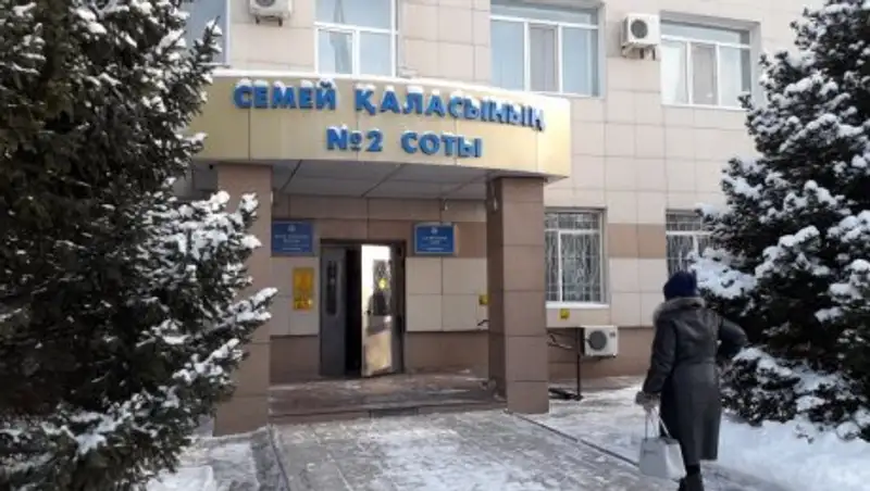 Жительница Семея осуждена за выброшенную банку с десятого этажа