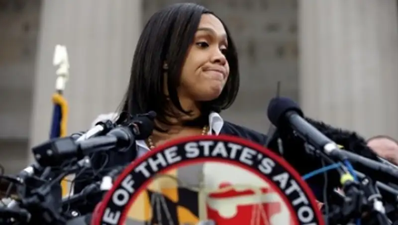 Полицейских Балтимора обвинили в убийстве Фредди Грея