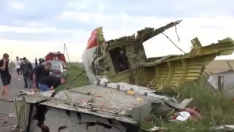 В Нидерланды отправились последние грузовики с обломками "Боинга"