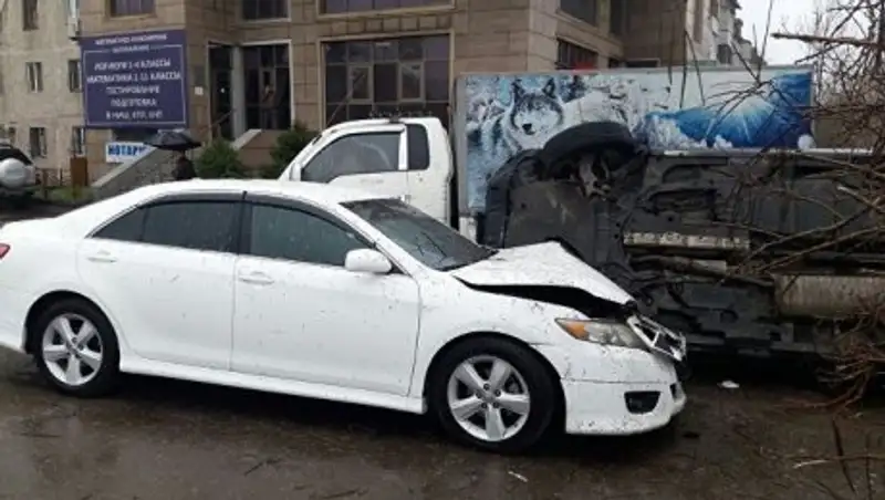 Четверо детей пострадали в результате массового ДТП в Алматы