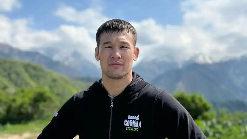 Шавкату Рахмонову подарили скакуна в Астане