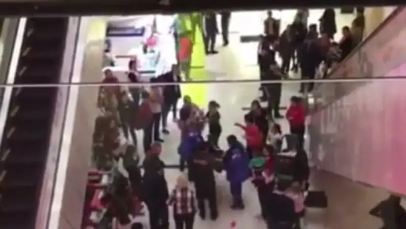 Двухлетнего мальчика, упавшего с третьего этажа в ТРЦ "Март", выпишут сегодня