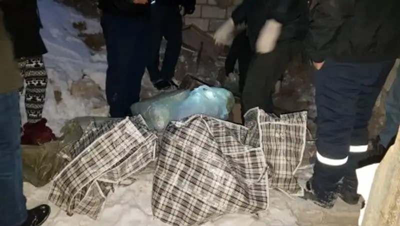 Центнер наркотиков в пяти сумках нашли в подвале недостроенного дома