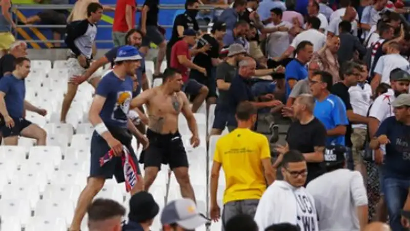 Английские фанаты на «Велодроме» оскорбляли Путина и Шарапову