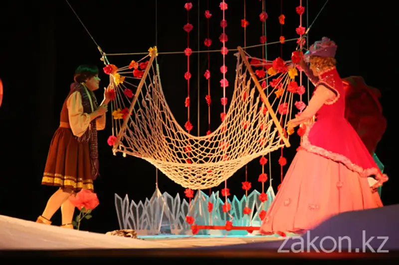 В ТЮЗе им. Н. Сац состоялась премьера детского спектакля «Снежная королева» (фото) В ТЮЗе им. Н. Сац состоялась премьера детского спектакля «Снежная королева» (фото), фото - Новости Zakon.kz от 21.11.2012 19:54