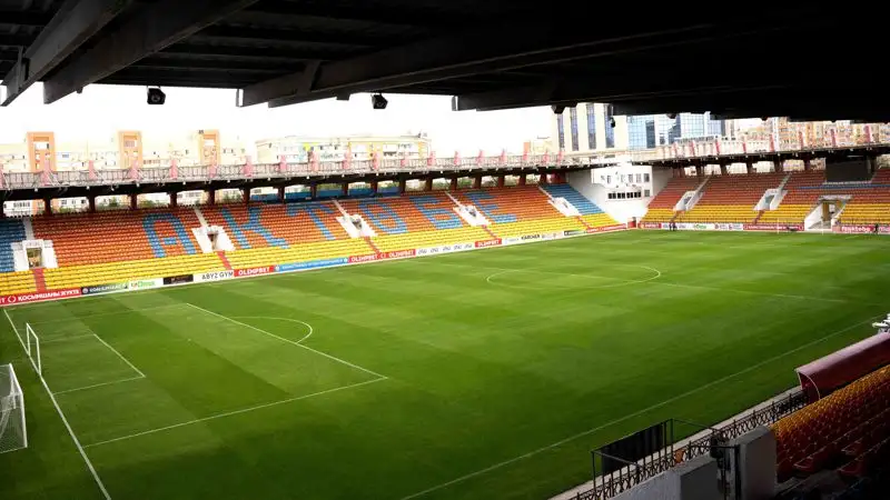 Olimpbet подарил новый газон актюбинским футболистам и болельщикам