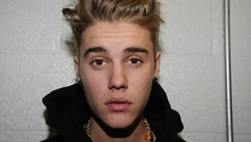 Аргентинский суд выдал ордер на арест Бибера