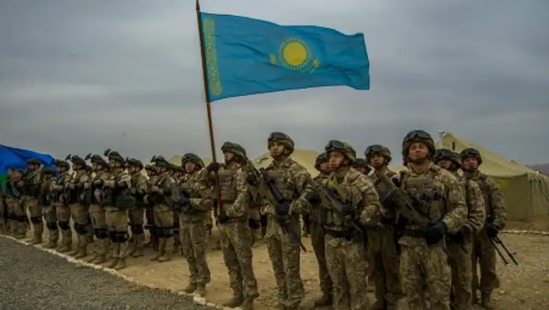 Казахстанцы отмечают День защитника Отечества