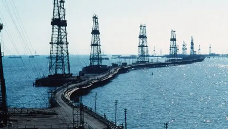 Цены на нефть продолжают расти на данных о снижении запасов в США