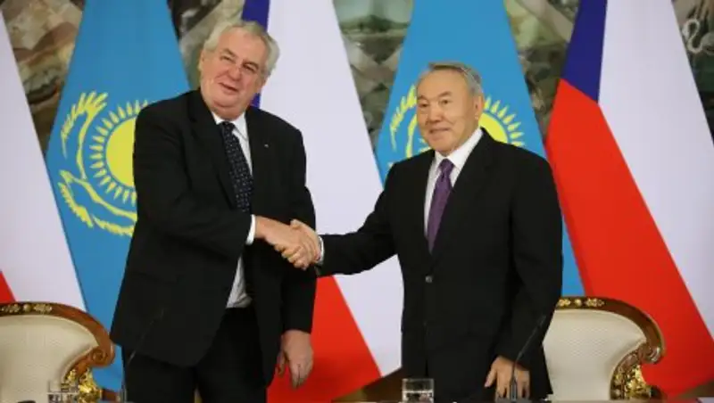 Назарбаев поздравил главу Чехии с переизбранием