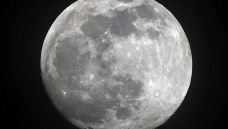 Ученые разгадали загадку лавовых фонтанов на Луне