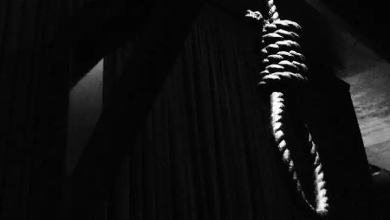 Ставшая жертвой насилия школьница повесилась из-за травли в СКО