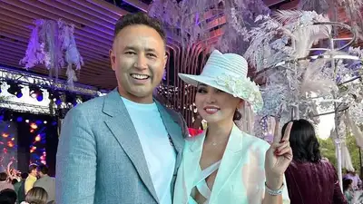 Фанаты Баян Алагузовой высмеяли обувь ее мужа стоимостью почти 500 тыс. тенге, фото - Новости Zakon.kz от 08.09.2023 11:15