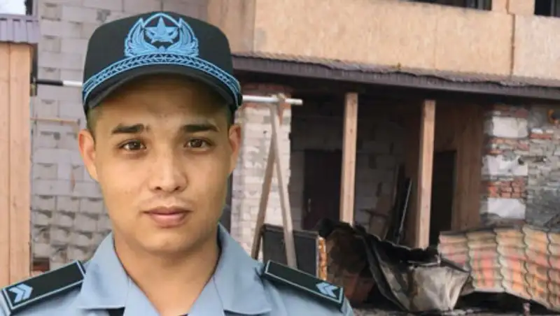 В Костанае гвардеец и полицейские эвакуировали из горящего коттеджа 15 человек