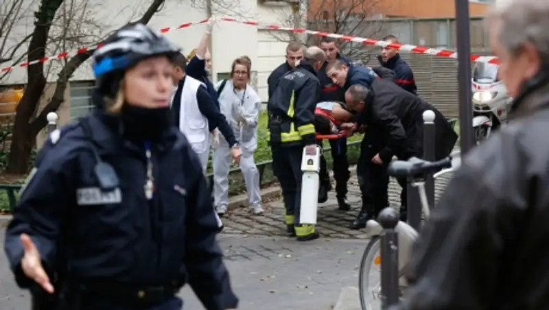 Полдень в Париже