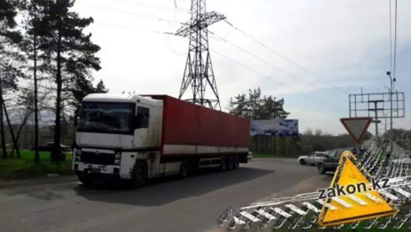 Ребенок, пострадавший в ДТП на трассе Алматы – Бишкек, в крайне тяжелом состоянии