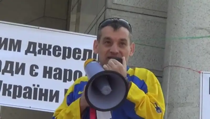 Организатор акции "Майдан 3.0" Рустам Ташбаев выдворен из Украины