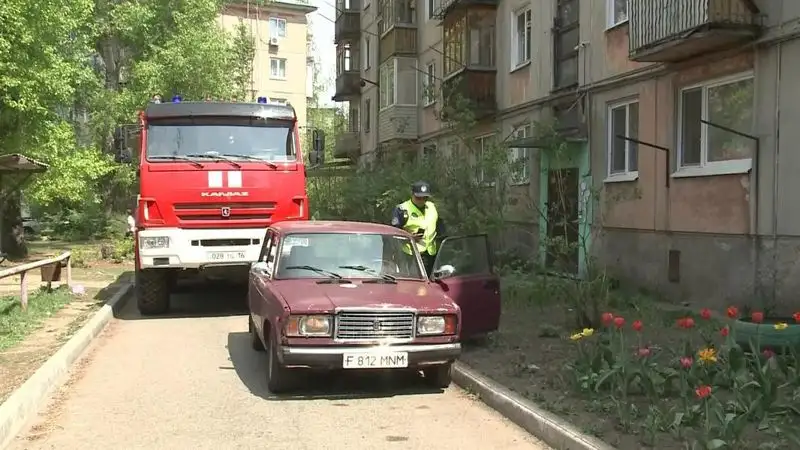 Спасатели Усть-Каменогорска пожаловались на шлагбаумы во дворах