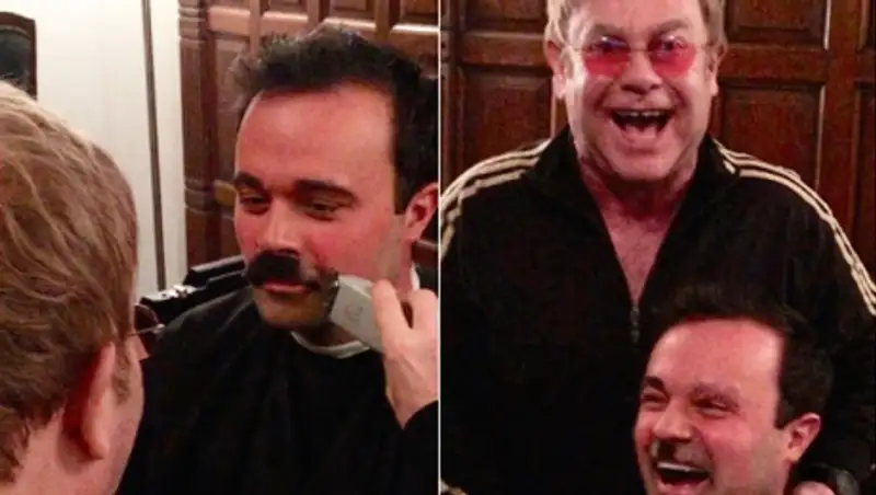 Элтон Джон изуродовал российского миллионера