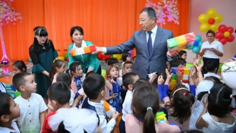 В Сарыагашском районе Туркестанской области открыли центр томографии и детский сад